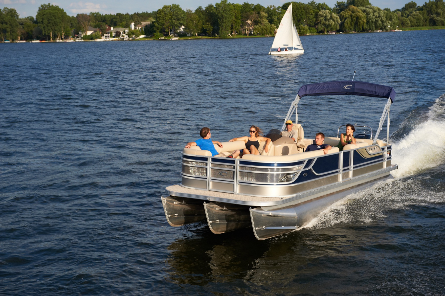 Rent a pontoon boat in Cancún
